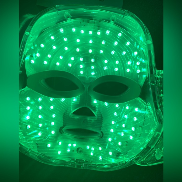 RegenaLight LED Wireless 7 Color Light Skincare Therapy Mask And Neck Mask - Picture 9 of 11